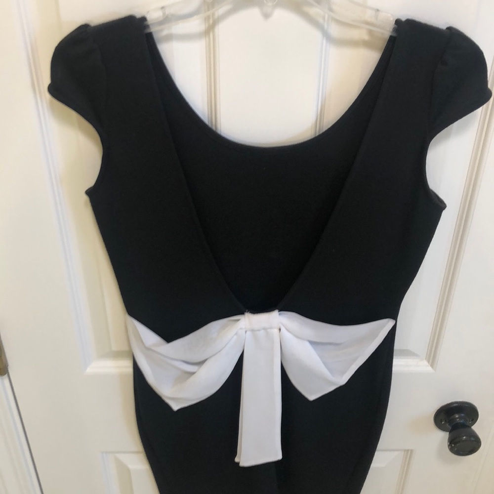 Open back w bow detail dress
